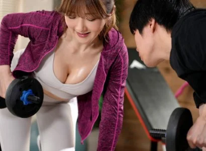 Nữ PT gợi cảm với chàng trai số hưởng quấn lấy nhau