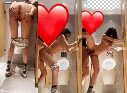 Cả hai dẫn em người yêu vào WC vụng trộm