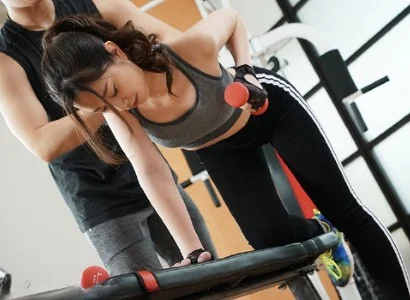 Người phụ nữ thiếu thốn tình dục và anh PT số hưởng chén nhau